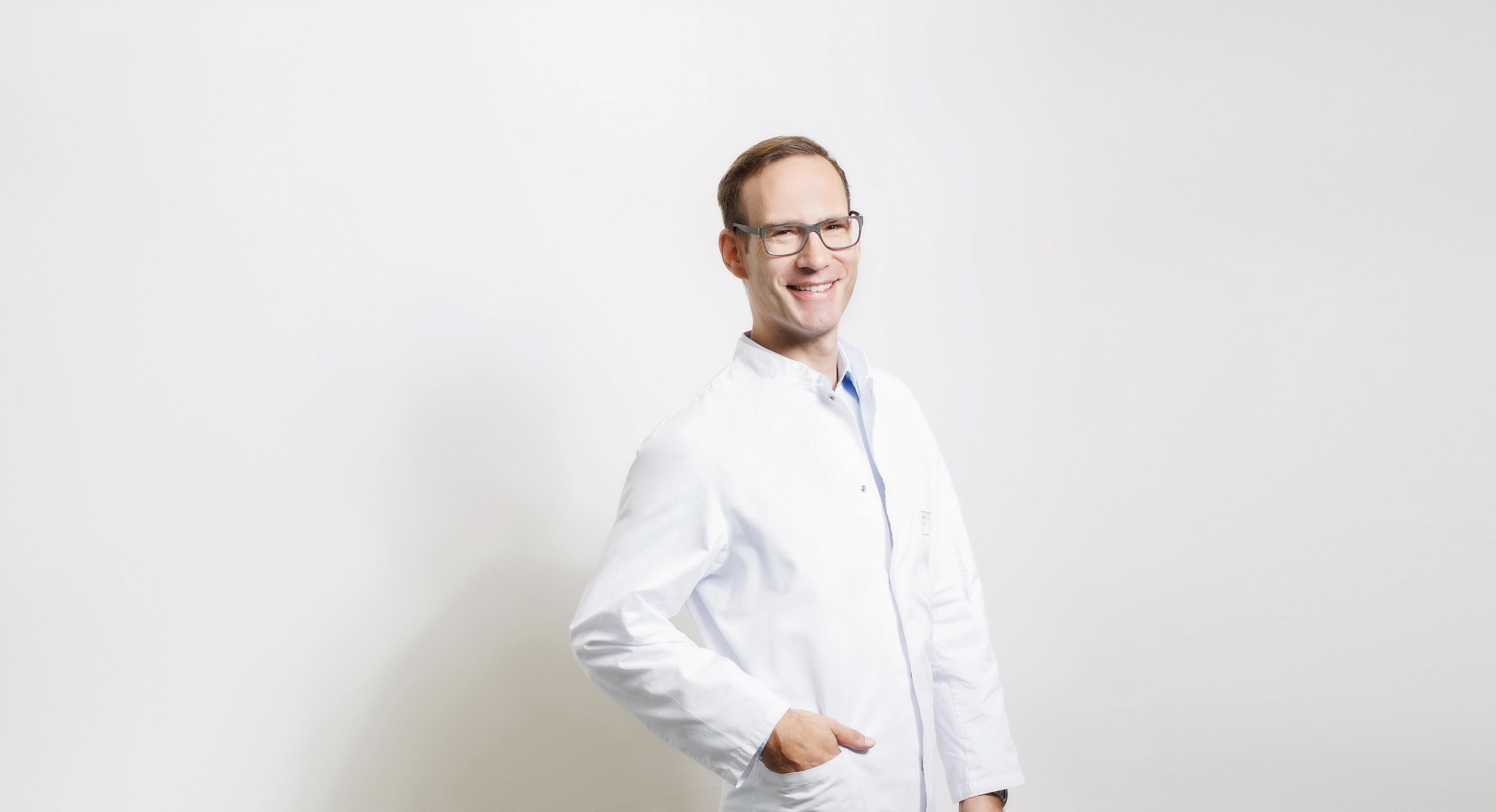 Dr. Grimm bei Weiterbildung für Injektionstherapien